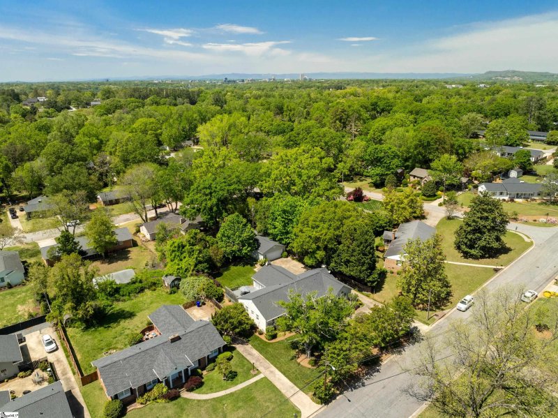 Property image 4 at 810 Wembley Road, Greenville, SC 29607