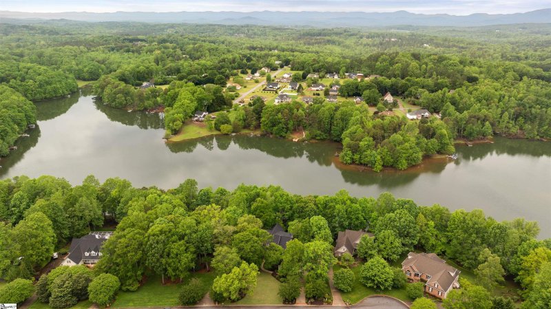 Property image 4 of 201 King Eider Way in Hammond Pointe, Taylors, SC 29687