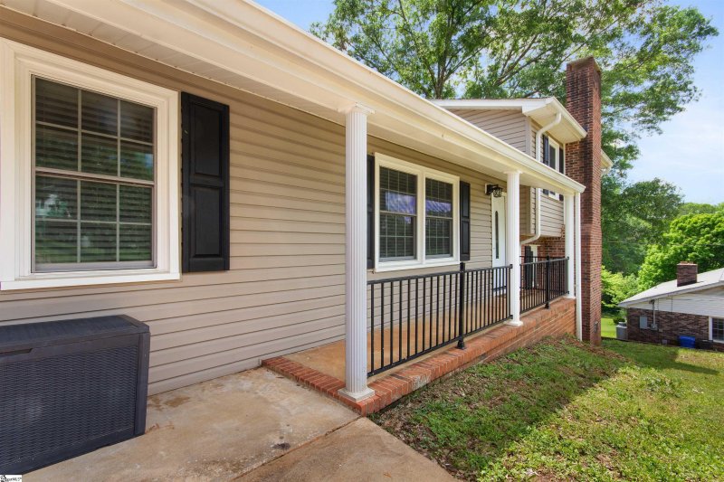 Property image 3 at 201 Knollview Drive, Greenville, SC 29611