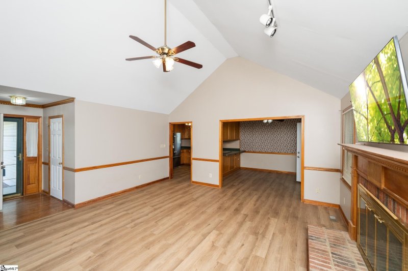 Property image 4 at 305 Tearose Lane, Simpsonville, SC 29681