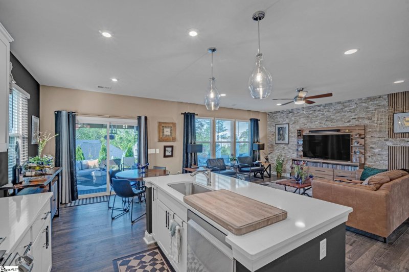 Property image 2 at 925 Maple Grove Way, Greer, SC 29651