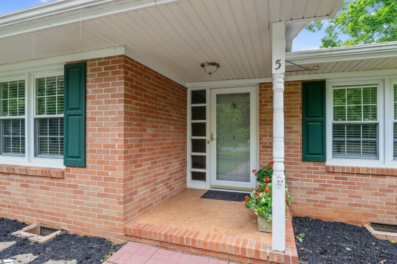 Property image 2 at 5 Covington Road, Greenville, SC 29609