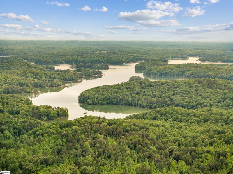 Property image 3 of 128 Sweetbriar Trail in Foxwood Hills, Westminster, SC 29693
