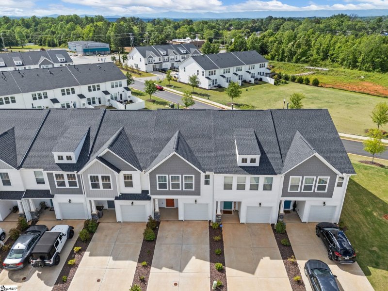 Property image 2 of 421 Hazelcote Road in Hickory Heights, Greenville, SC 29617