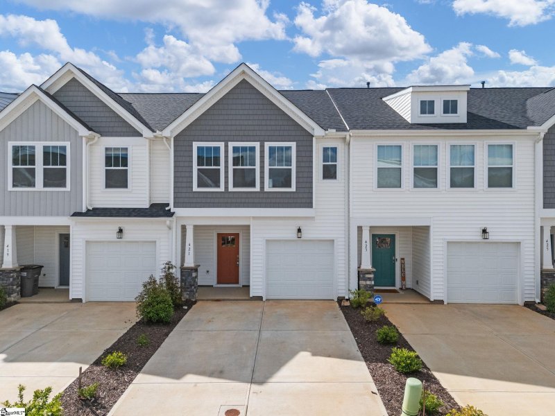 Property image 3 of 421 Hazelcote Road in Hickory Heights, Greenville, SC 29617