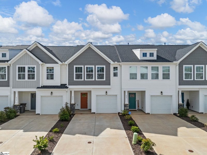 Property image 4 of 421 Hazelcote Road in Hickory Heights, Greenville, SC 29617