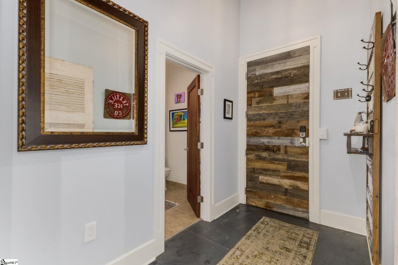 Property image 2 at 400 Mills Avenue, Greenville, SC 29605