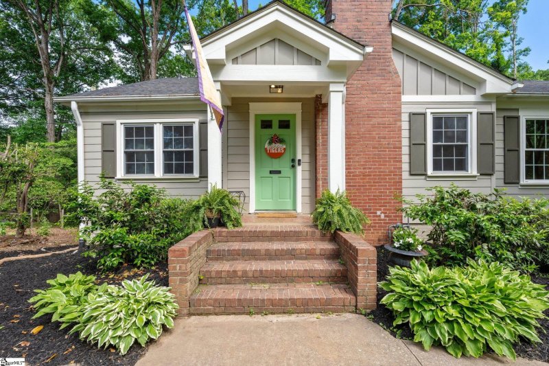 Property image 2 at 25 Wedgewood Drive, Greenville, SC 29609