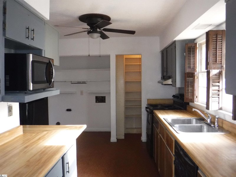 Property image 2 of 31 Summercreek Drive in Fernwood, Spartanburg, SC 29307