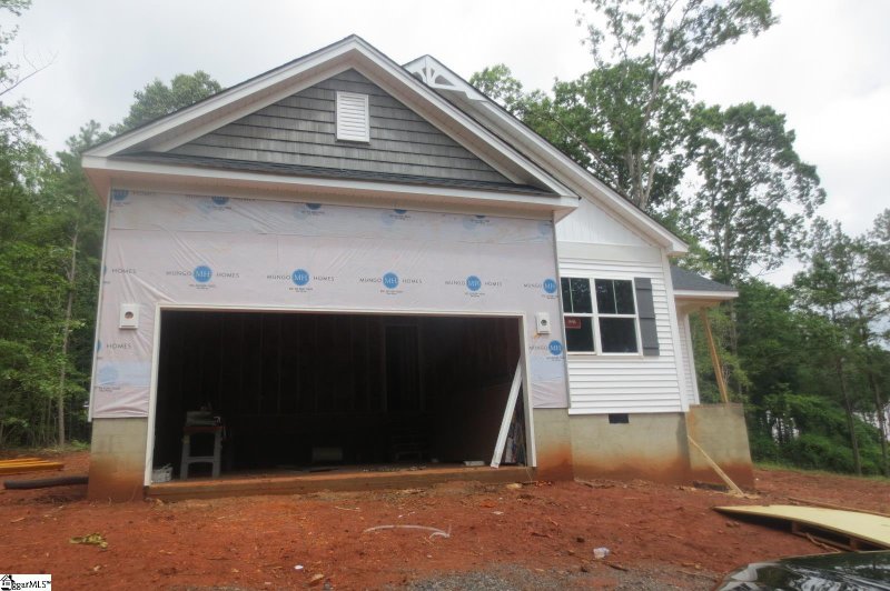 Property image 2 at 122 Lakeside Drive, Anderson, SC 29621