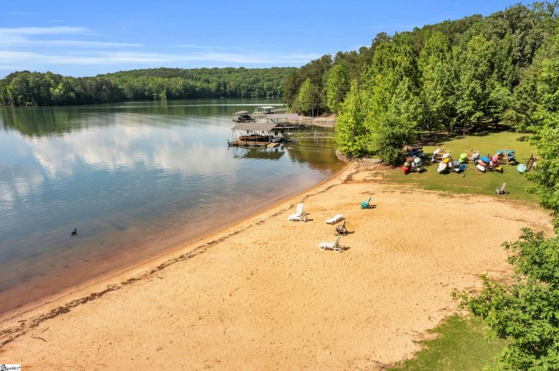 Property image 3 at 203 N Hogan Drive, Westminster, SC 29693