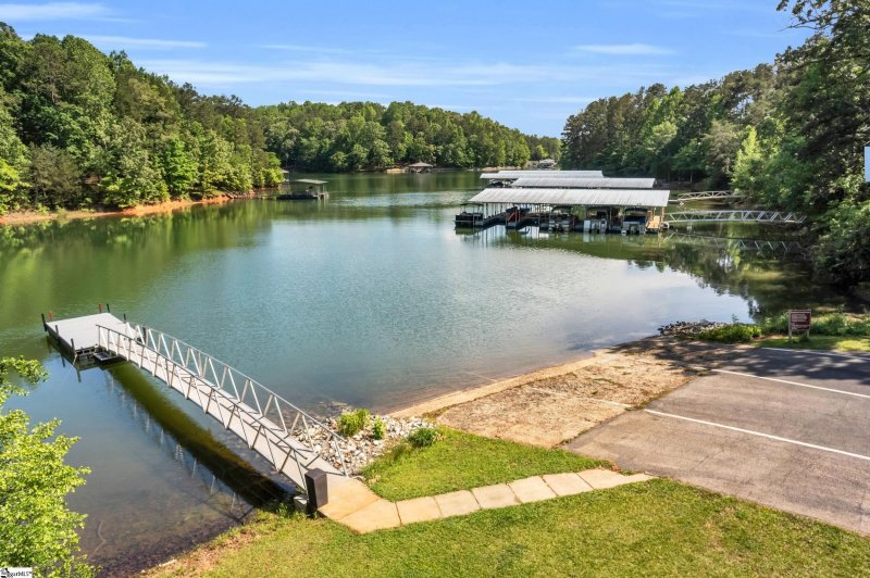 Property image 4 at 203 N Hogan Drive, Westminster, SC 29693