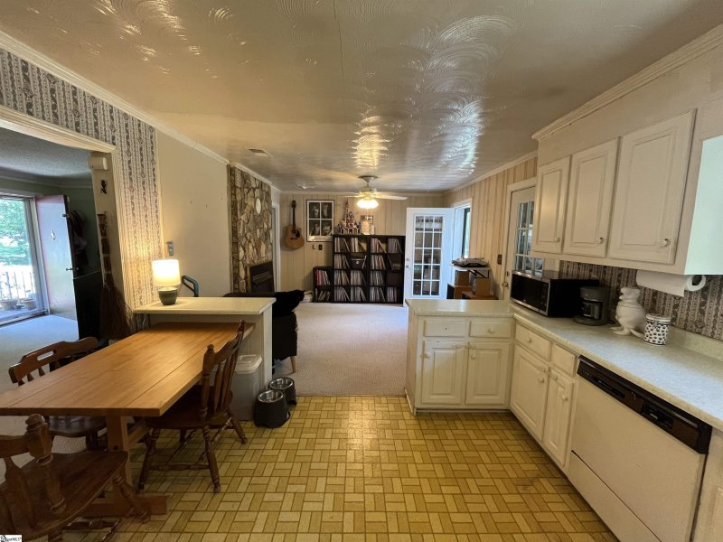 Property image 4 at 210 Barry Drive, Greer, SC 29650