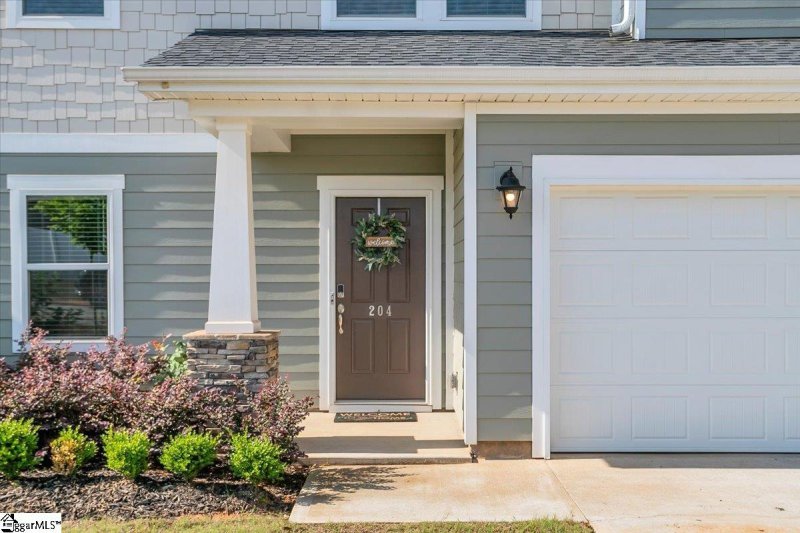 Property image 2 of 204 Hazelcroft Drive in Wexford Park, Fountain Inn, SC 29644