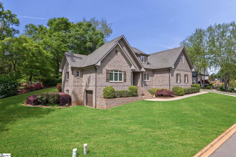 Avondale West, Greenville Community