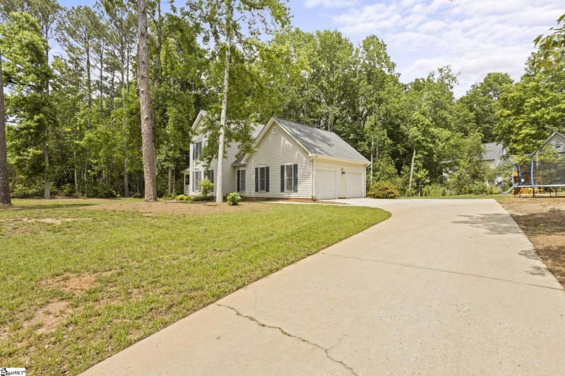 Property image 2 at 202 Shadow Oaks Drive, Easley, SC 29642