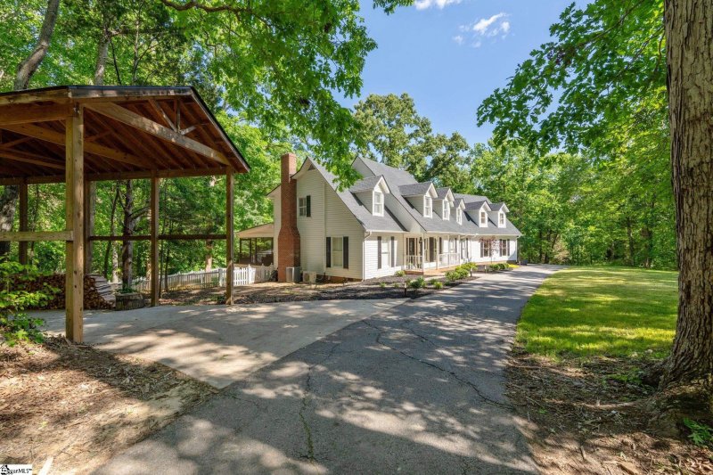 Property image 2 at 300 Shagbark Circle, Simpsonville, SC 29680