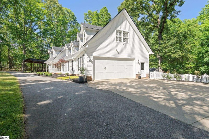 Property image 5 at 300 Shagbark Circle, Simpsonville, SC 29680