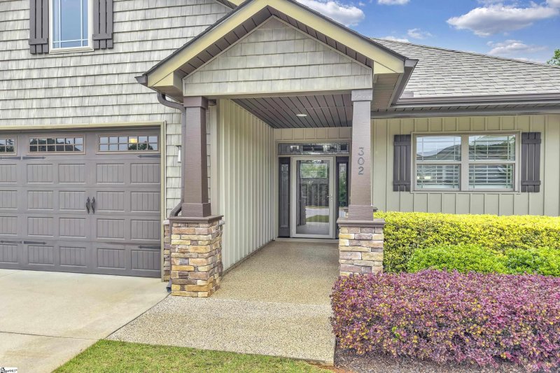 Property image 2 at 302 Owasso Drive, Greenville, SC 29615