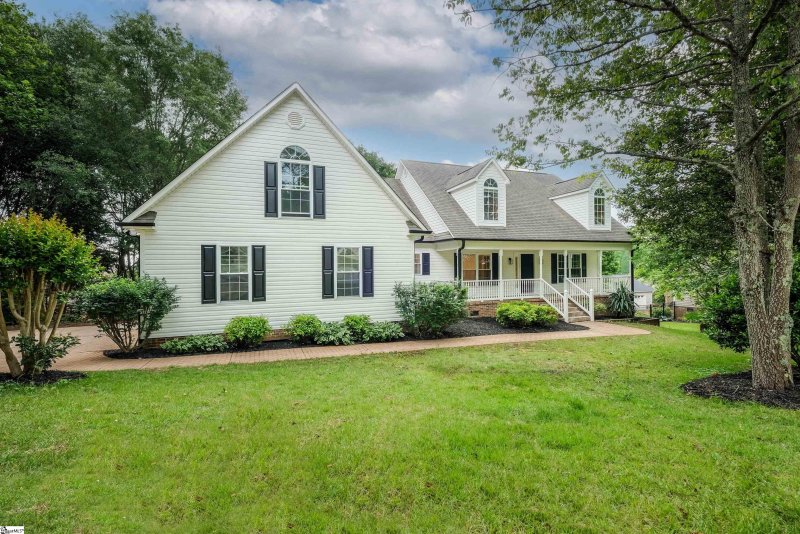 Waters Edge, Taylors community