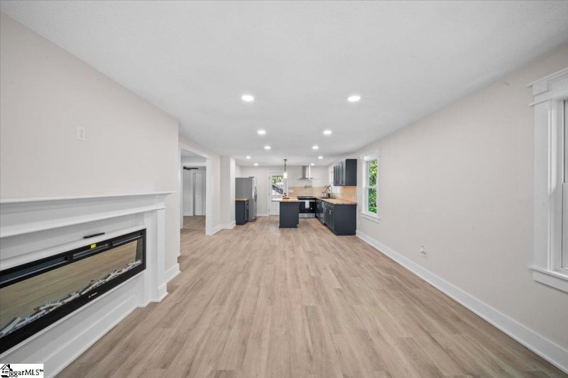 Property image 4 at 105 N Florida Avenue, Greenville, SC 29611