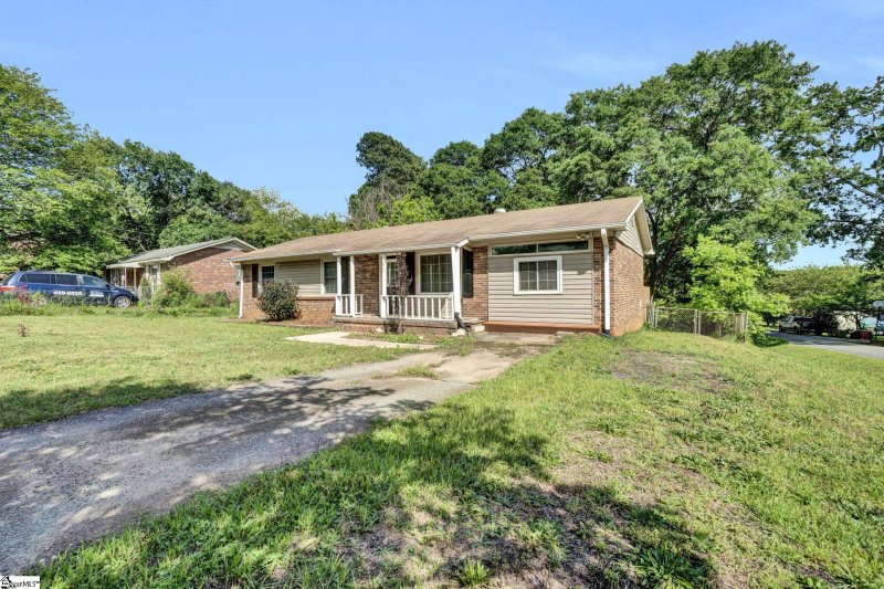 Property image 2 at 211 Skyline Road, Greer, SC 29651-6264