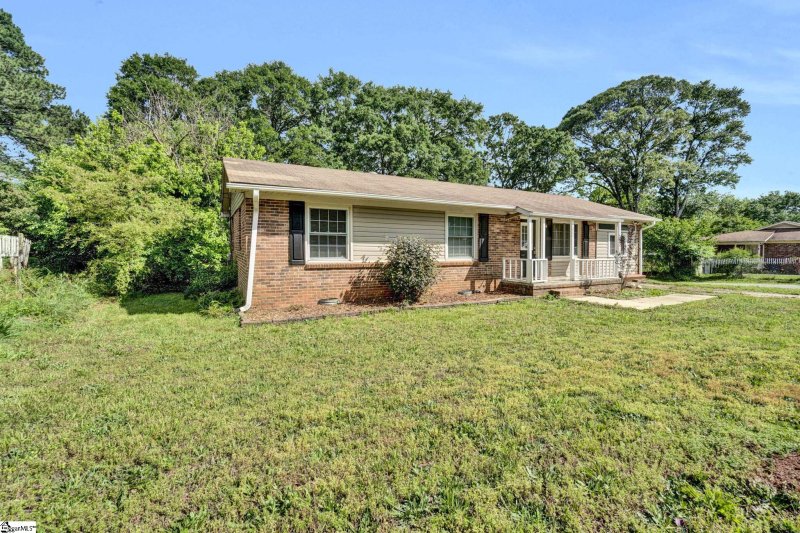 Property image 3 at 211 Skyline Road, Greer, SC 29651-6264