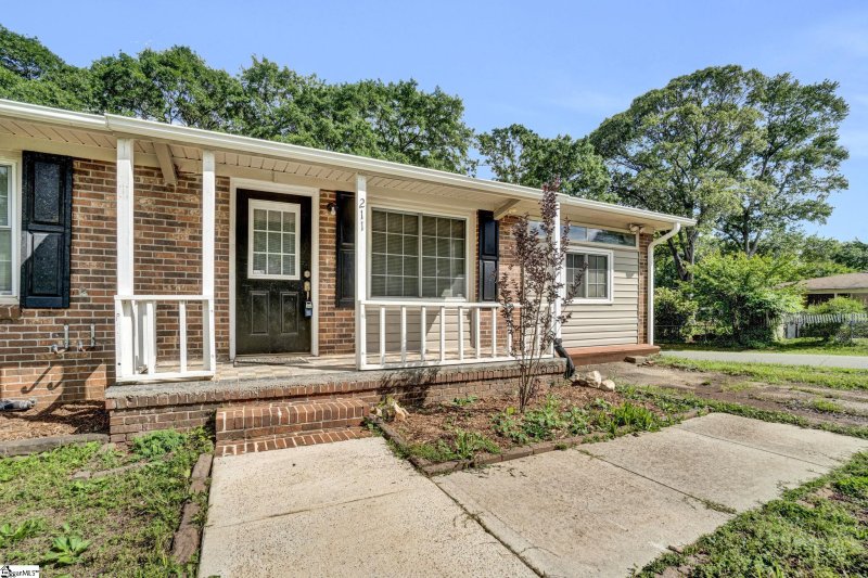 Property image 4 at 211 Skyline Road, Greer, SC 29651-6264