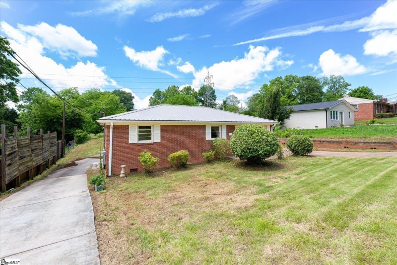 Property image 3 at 106 Gayle Street, Piedmont, SC 29673