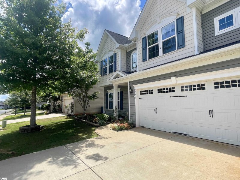 Property image 3 at 374 Bucklebury Road, Greer, SC 29651