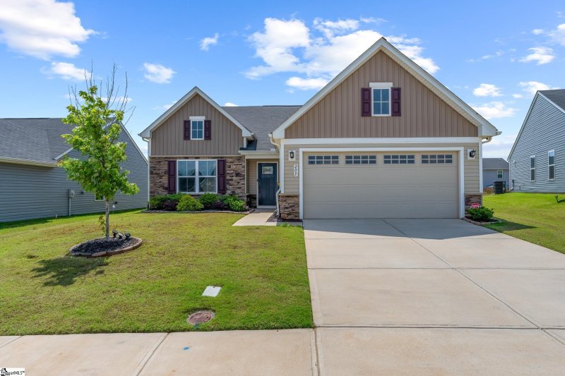 Property image 2 at 203 Bending Branch Road, Greenville, SC 29605