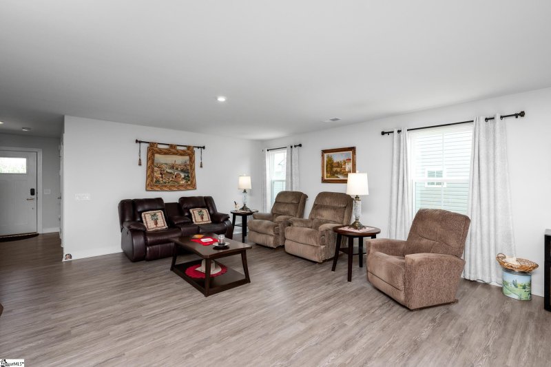 Property image 4 at 203 Bending Branch Road, Greenville, SC 29605