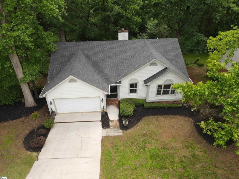 Property image 2 at 400 Halifax Drive, Greenville, SC 29615