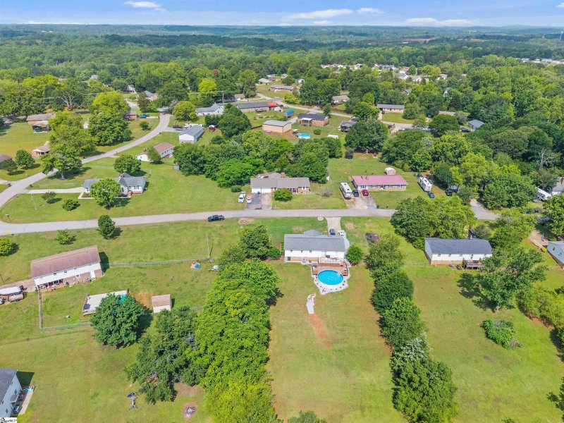 Property image 2 at 11 Crestview Court, Piedmont, SC 29673