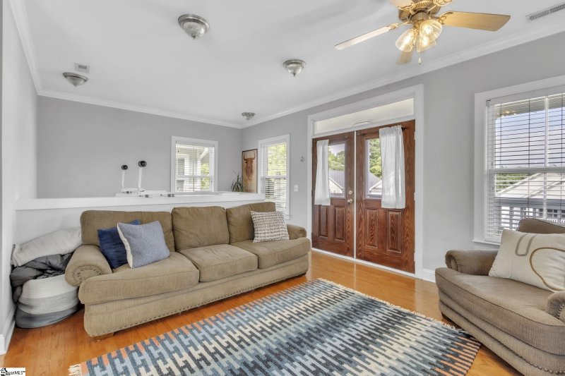 Property image 2 at 14 Oakhurst Avenue, Greenville, SC 29609-5486