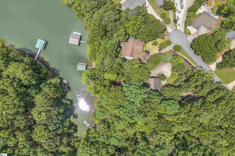 Property image 3 of 345 Oconee Avenue in Chickasaw Point, Westminster, SC 29693