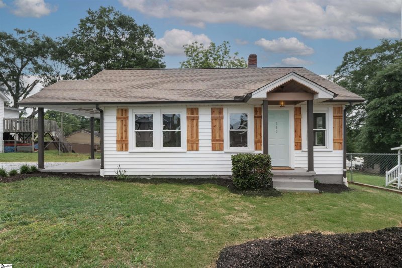 Property image 2 at 303 Gilliland Avenue, Easley, SC 29640