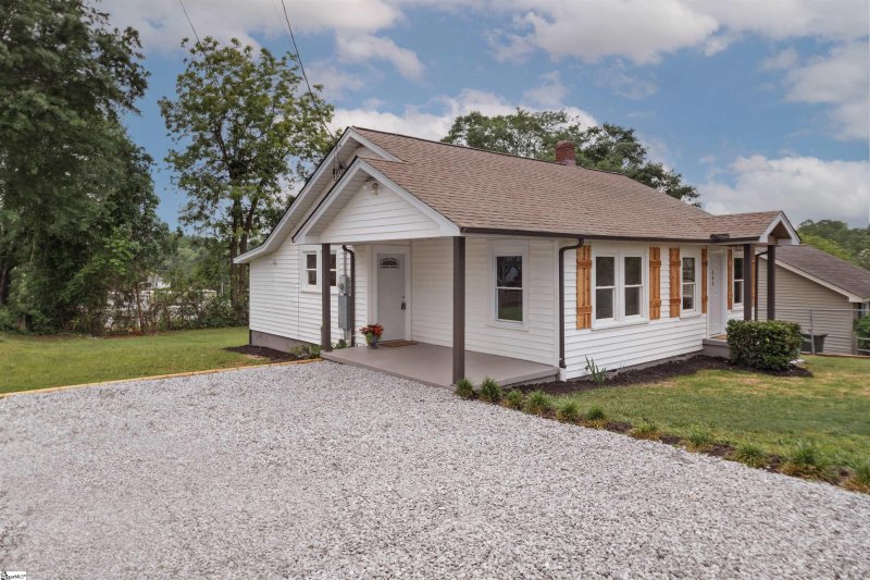 Property image 5 at 303 Gilliland Avenue, Easley, SC 29640