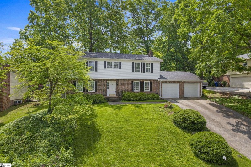 Property image 2 at 10 E Woodburn Drive, Taylors, SC 29687