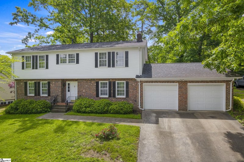 Property image 3 at 10 E Woodburn Drive, Taylors, SC 29687