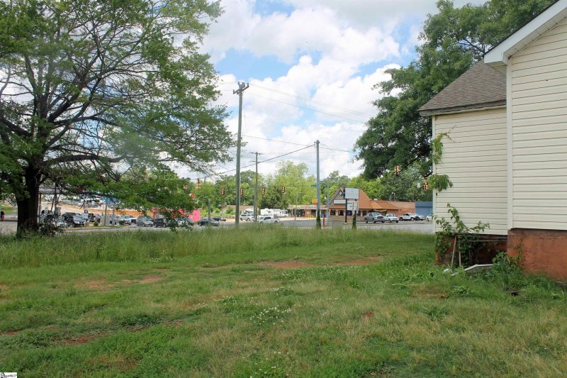 Property image 2 at 609 Cedar Lane Road, Greenville, SC 29611-2915