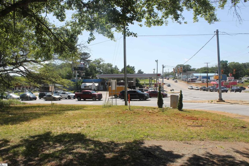 Property image 4 at 609 Cedar Lane Road, Greenville, SC 29611-2915