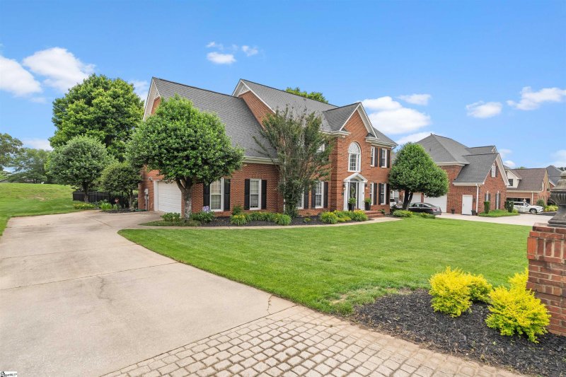 Property image 2 at 8 Marigold Court, Greenville, SC 29615