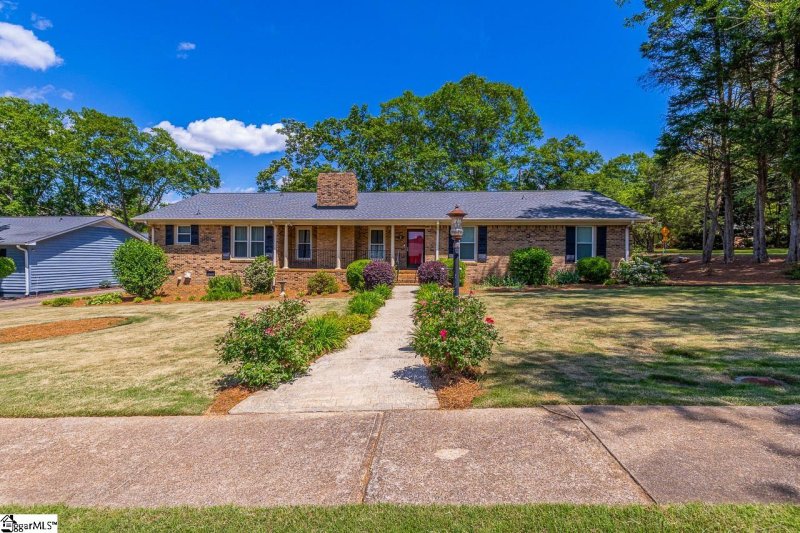 Property image 2 at 2 Meredith Lane, Greenville, SC 29607