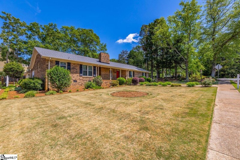 Property image 3 at 2 Meredith Lane, Greenville, SC 29607