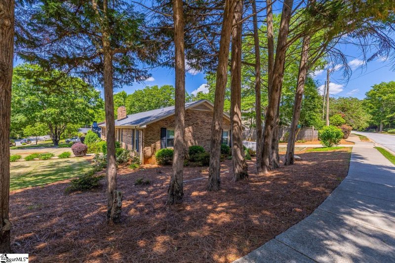 Property image 4 at 2 Meredith Lane, Greenville, SC 29607