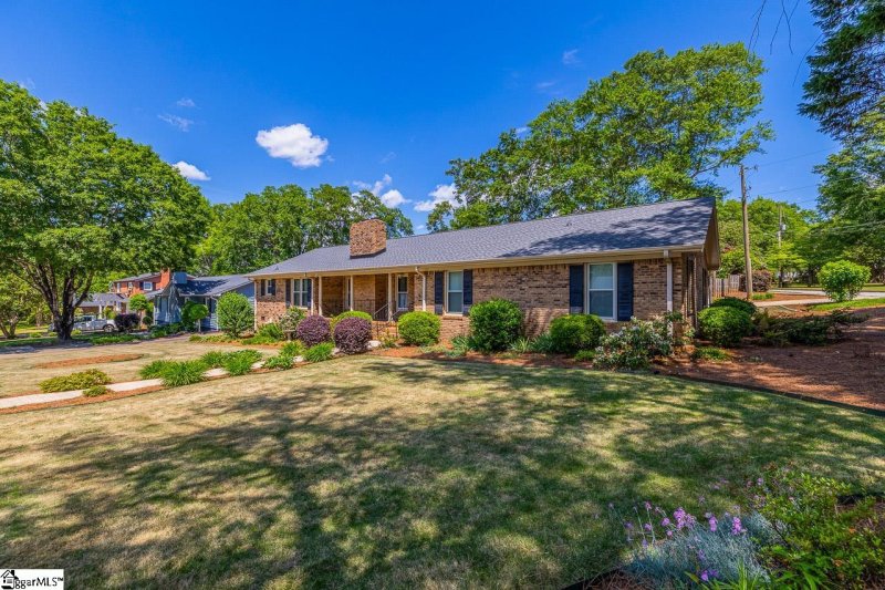 Property image 5 at 2 Meredith Lane, Greenville, SC 29607