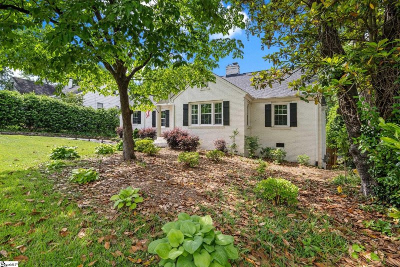 Property image 3 at 411 E Faris Road, Greenville, SC 29605