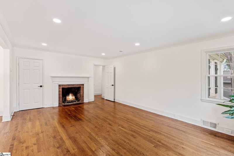 Property image 5 at 411 E Faris Road, Greenville, SC 29605