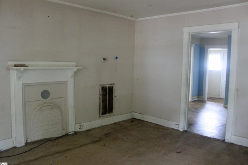 Property image 2 at 9 Brooks Avenue, Greenville, SC 29617-7827